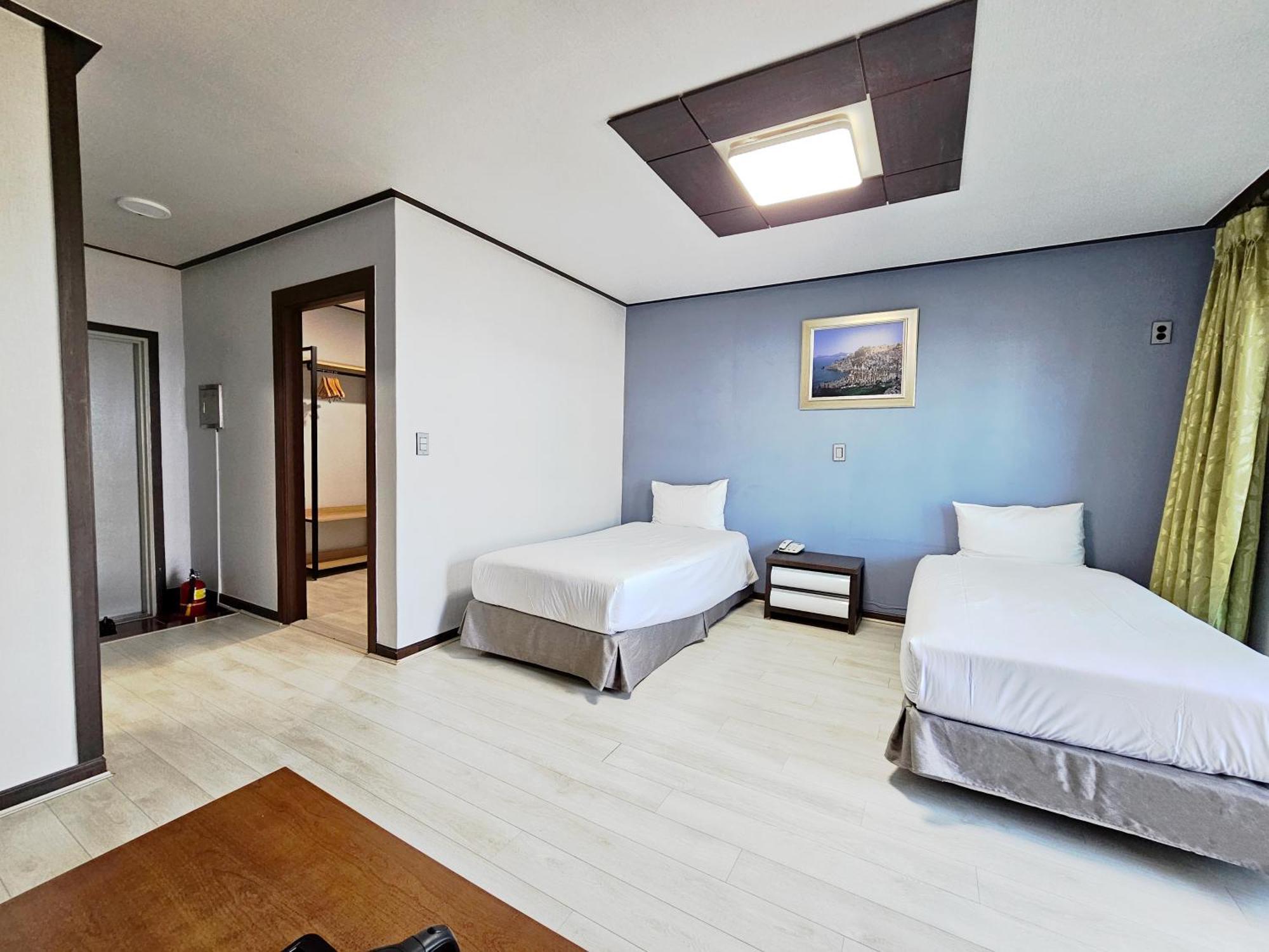 Sea Cliff Hotel Чеджу Екстериор снимка